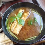 Tonkatsu Mampuku - 赤だしのお味噌汁は油揚げと豆腐と三つ葉