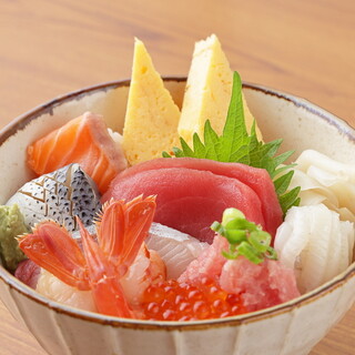 Using rice from Saitama Prefecture and domestic vegetables, we create exquisite dishes with elaborate designs.