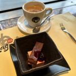 ステーキハウス神楽 - ガトーショコラとコーヒー