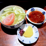 グリル山 - サラダ、漬物、たれ（2021.2）