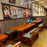 やき鳥三太郎 - テーブル席(2023年5月1日撮影)