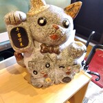 やき鳥三太郎 - 招き猫(2023年5月1日撮影)