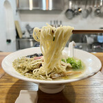 むかん - 牡蠣塩ラーメンの麺
      2023年5月23日