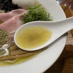 むかん - 牡蠣塩ラーメンのスープ
                                2023年5月23日