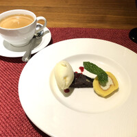 LA PAIX - ランチのデザートとコーヒー