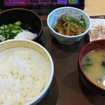 すき家 - 牛まぜのっけ朝食ごはんミニ(360円)