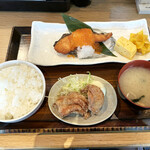 Hakodate Robatayaki Shigezou - 焼鮭のいくらのせ定食　¥1,500