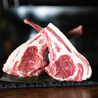 Enjoy high-quality raw lamb at a great value [Lamb Yakiniku (Grilled meat)]. Branded meat also available