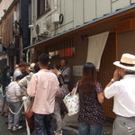 日本橋海鮮丼 つじ半 - ２０１３/８　AM11:00オープンですでに５０分待ち。