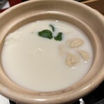 豆腐料理と吟醸せいろ蒸し 八かく庵 - とろ湯葉のお造り