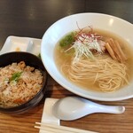 豚骨清湯・自家製麺 かつら - いつもながら美しいビジュアル