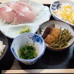 Kitatei - ぶりトロ定食1,600円。お刺身、卵焼き、煮物、小鉢、漬物、ご飯、味噌汁付