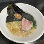 函館ブリ塩ラーメンと酒と肴 カモン - 