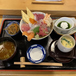 Shin sushi - で、やっぱり頼んじゃいました、１日限定５食の「DX海鮮チラシ定食」(¥1800)