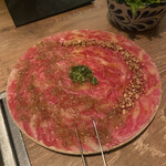 渋谷焼肉 KINTAN - 日本一のサーロインユッケハーフアンドハーフ