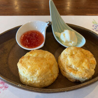 翠州亭 - スコーン2種（イチゴジャム＆クロテッドクリーム）