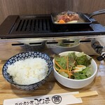 創業昭和53年 焼肉・ホルモン こじま - 表面以外はレアっ！