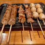 焼き鳥野郎 -  つくね143円、もも110円、 うずらの卵132円