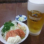 三ちゃん食堂 - マカロニサラダとビール
