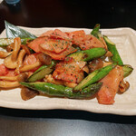 大衆昭和居酒屋 川崎の夕焼け一番星 - アスパラベーコンきのこ炒め ¥528