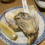 海鮮・かき・沖縄料理 わ - ＊ 生牡蠣　岩手　大船渡　1ヶ 330円