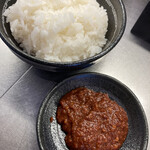 麺処 あきら - 辛味噌が食欲そそる！ネギと和えると美味しいかも。