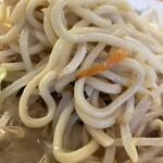 麺処 あきら - 麺にスープが沁みてる…ウマし！