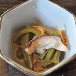 今日のお通し（105円）タコとコハダの酢の物