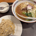 Pai Ichi Shiyoku Dou - ランチ定食（醤油ラーメン&半チャーハン）850円