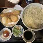 Sanuki Udon Kuranosuke - ◆ 釜揚げうどん　600円 讃岐天（半熟卵・ちくわ・かしわ）　500円 ※ 平日お昼のセット　お好きなうどん+天ぷら＝２００円引き