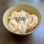 バルバルキッチンアメリ - ランチのごはん
      今日は黒胡麻がかかっている。