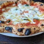 Pizzeria da Rocco - カリッと焼けたコルニチョーネ。