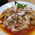蘭州拉麺店 火焔山 - 鶏肉凉皮。