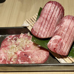 Gyuukaku - 牛タン二種盛り
