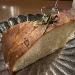 NICON - 切り分けてくれたフォカッチャ