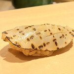 鮨 一二郎 - 焼き目がおしゃれなタイラギ貝。