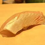 鮨 一二郎 - 脂ののったシマアジ。