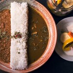 麻布十番 薬膳カレー 新海 - 2種のあいがけスパイスカレー