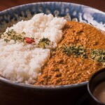 麻布十番 薬膳カレー 新海 - 豚挽肉と唐辛子の薬膳カレー