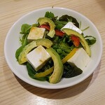 まぐろダイニング 美蔵 - 豆腐とアボカドのサラダ