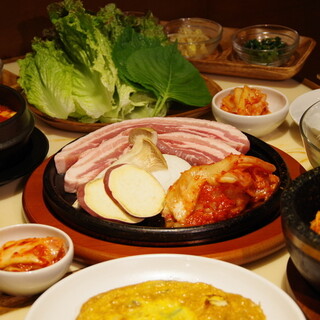 A hearty course for 2 people or more♪ Available both day and night.