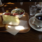 「モーニングセット」530円　ドリンクはアメリカンです