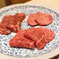西麻布けんしろう - ハラミ、タン元、赤身の何か
