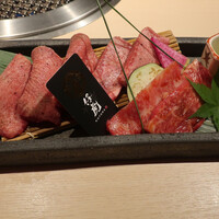 牛刺しと焼肉 仔虎 クリスロード店 - 