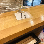 立ち飲み マルイチ - 卓番札。