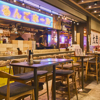 A nostalgic neo-popular bar! Great for lunch and evening drinks ◎