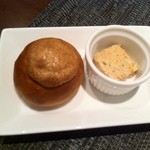 焼きたてパンと豚のリエット