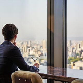 夜は大人のバータイム。オリジナルカクテルや多彩なお酒をご用意