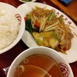 Oosaka Oushou - 肉と野菜炒め定食（餃子なし）810円　けっこう美味い。
