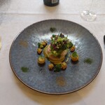 シャトー　ラ・パルム・ドール - ●パルムドール　7,150円
      ○大根のタルトの上にのせた海の幸のサラダ仕立て
      　サツマイモのピュレと共に
      
      ■説明
      カレーで和えた玉ねぎの器の中に
      大根のムニエルのタルトを添え